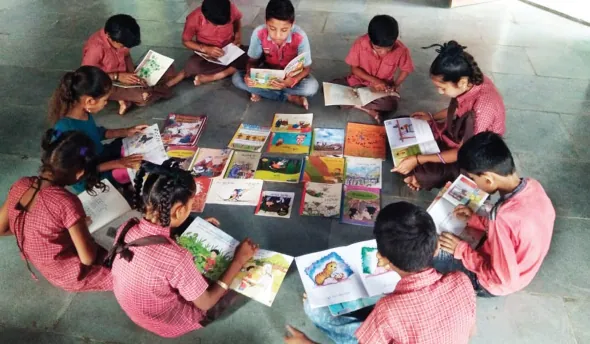 A group reading session at the primary school in Shamlasar village in Devbhumi Dwarka