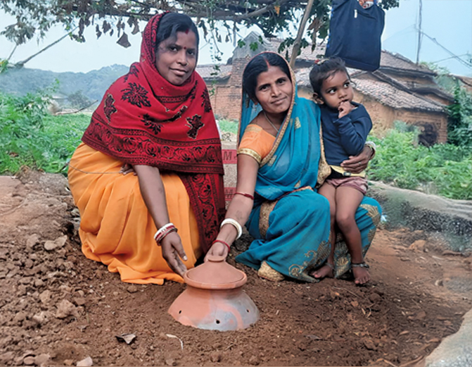 Two villagers from Lusio in Jharkhand’s Deoghar district, set up a matka (clay pot) incinerator in their backyard 